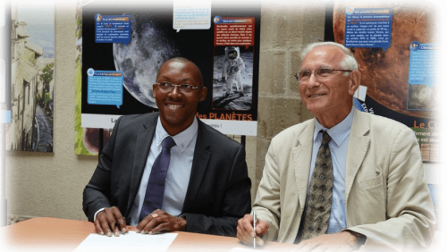 Jumelage_Cordes-sur-Ciel-Kouro François Ringuet et Paul Quilès signent la convention jumelant les deux villes Photo DDM M-P. Volle pour la Dépêche